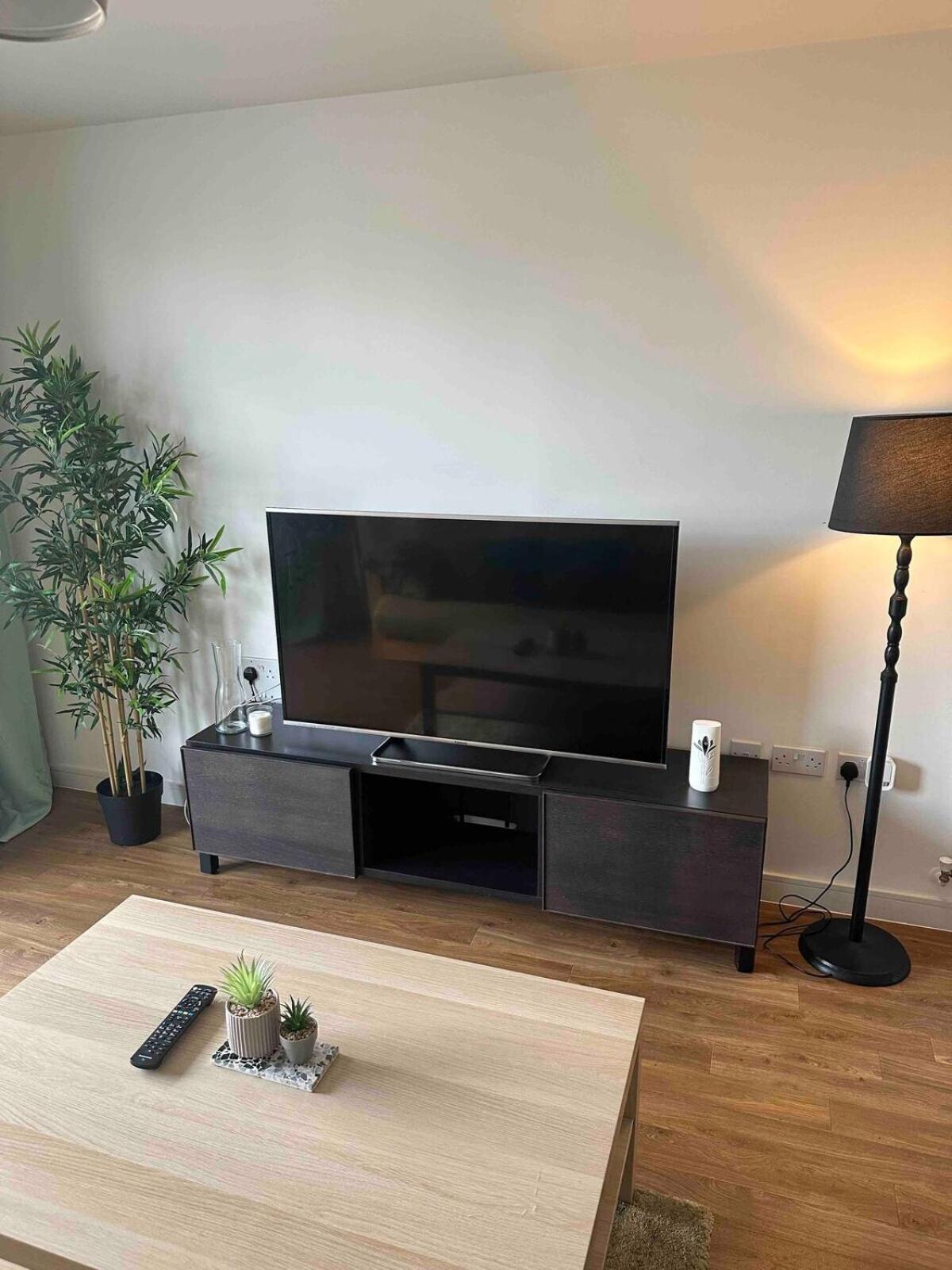 Entire 2 Bedroom Flat ロンドン エクステリア 写真